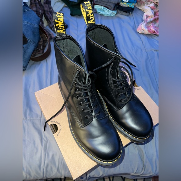 Dr. Martens 1460 Smooth Leather Lace Up Boots - Picture 4 of 11
